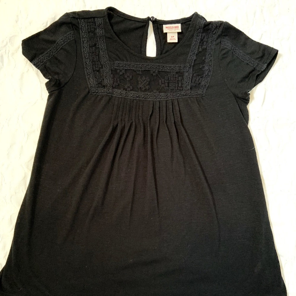 Mossimo Black T - Adorable detailing - Small
